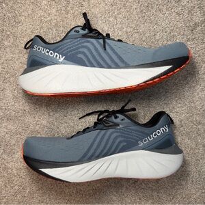 SAUCONY Men’s Triumph 22